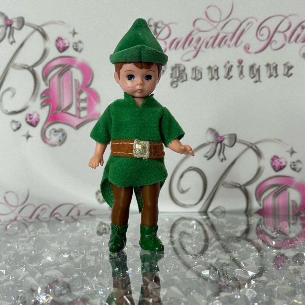 McDonald’s 2002 vintage Green Elf Doll  Brown Boots Peter Pan madame Alexander